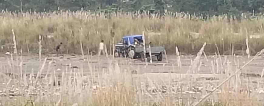 बिरिङ खोलाबाट तीनवटा ट्याक्टर पक्राउ बिरिङ खोलाबाट तीनवटा ट्याक्टर पक्राउ